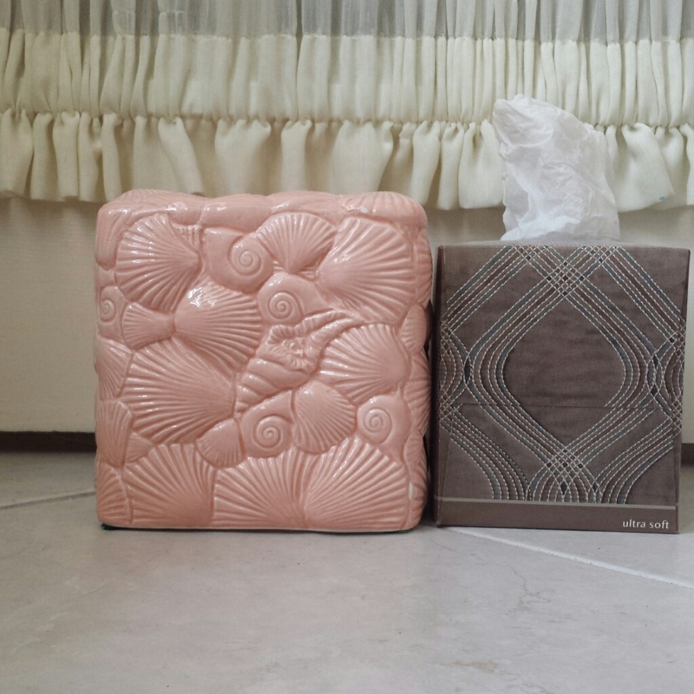 Porcelain Shell Tissue Box Holder - Picture 9 of 9